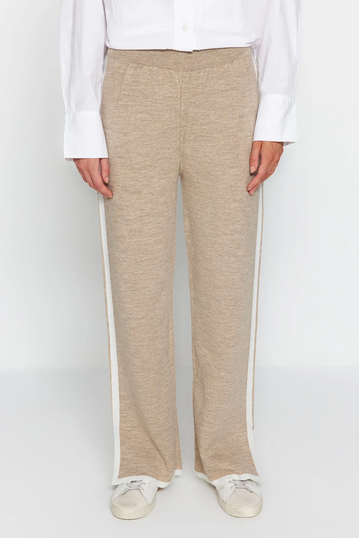 Trendyol Modest  Nerz gestreiftes Strickpullover-Set aus Hose und Oberteil TCTAW24US00035