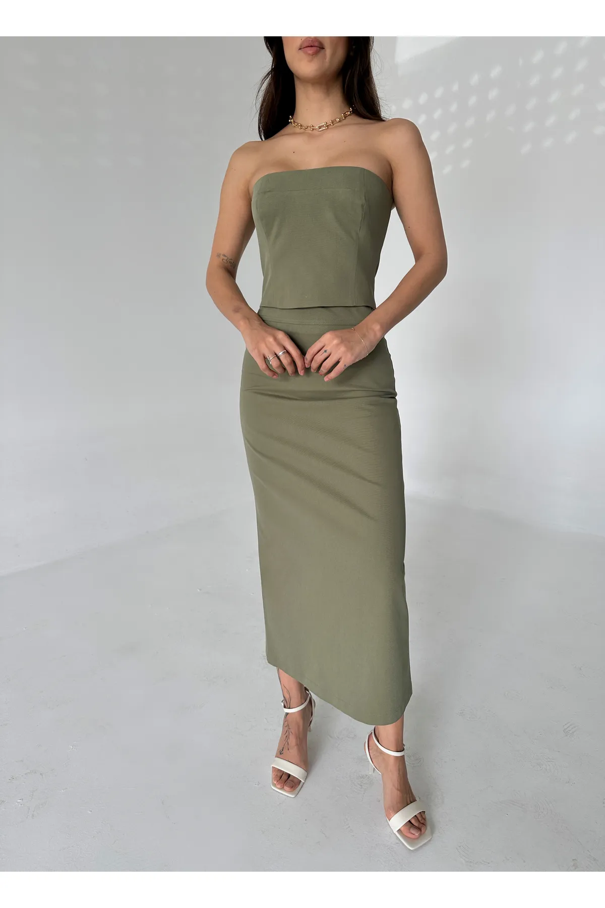 Laluvia  Khakifarbenes Midirock-Bustier-Set mit Reißverschlussdetail auf der Rückseite
