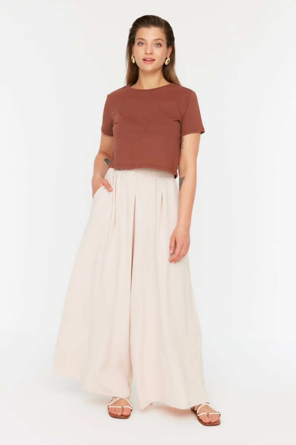 Trendyol Curve  Beigefarbene Webhose mit weitem Bein TBBSS22PL00002