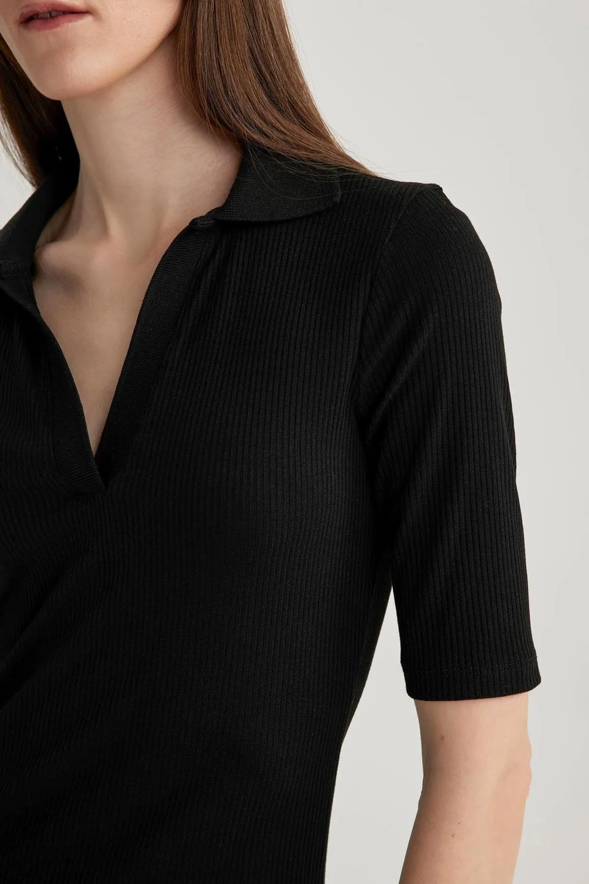DeFacto  Figurbetontes, geripptes Camisole-Midi-Kurzarmkleid mit Polo-Ausschnitt