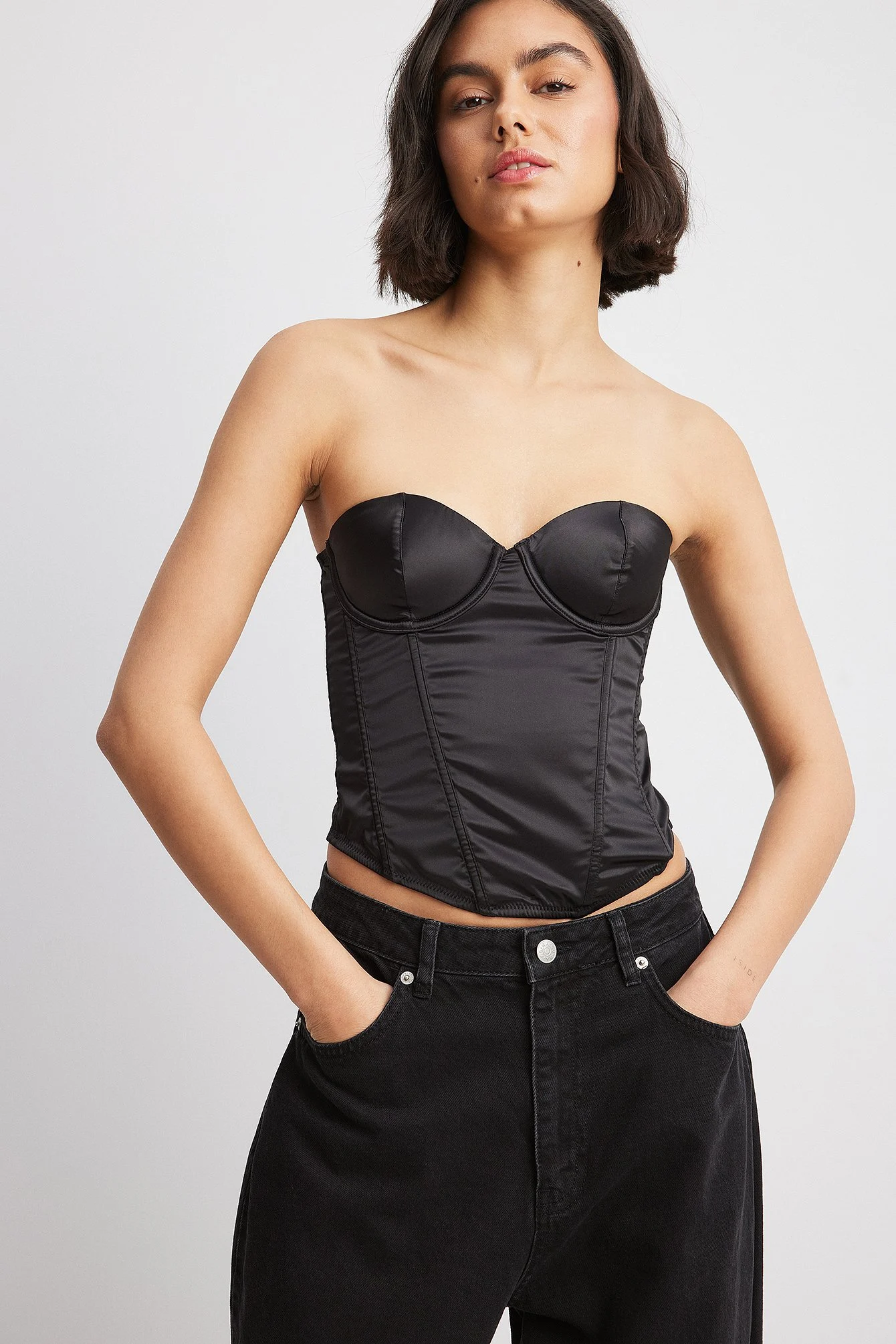 Tailliertes Korsett aus Satin