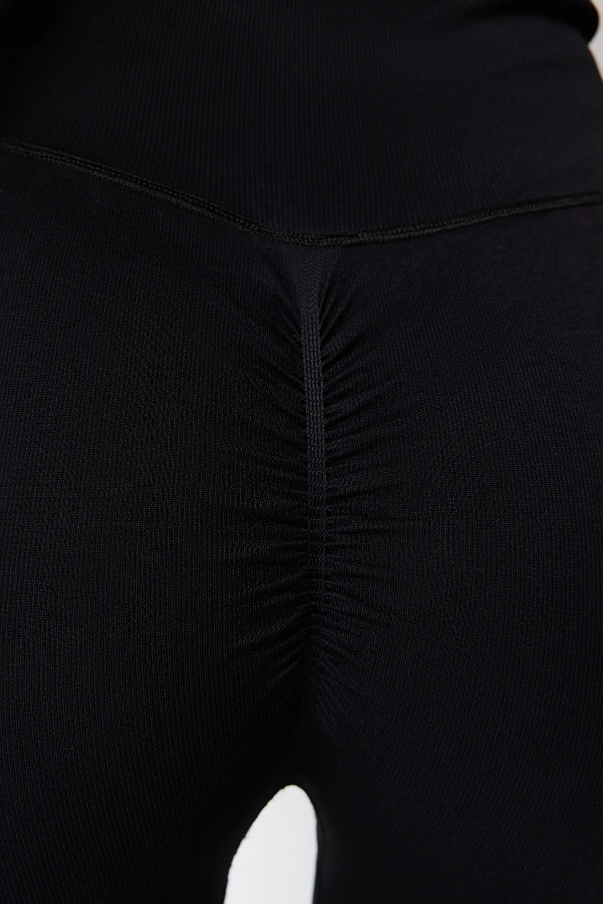 Trendyol Collection  Hochwertige schwarze nahtlose/nahtlose Reflektordruck-detaillierte gestrickte Sport-Leggings in voller Länge THMSS24TY00011
