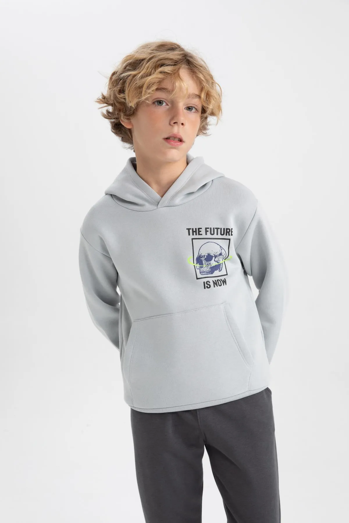 DeFacto  Dickes Kapuzen-Sweatshirt mit regulärer Passform für Jungen