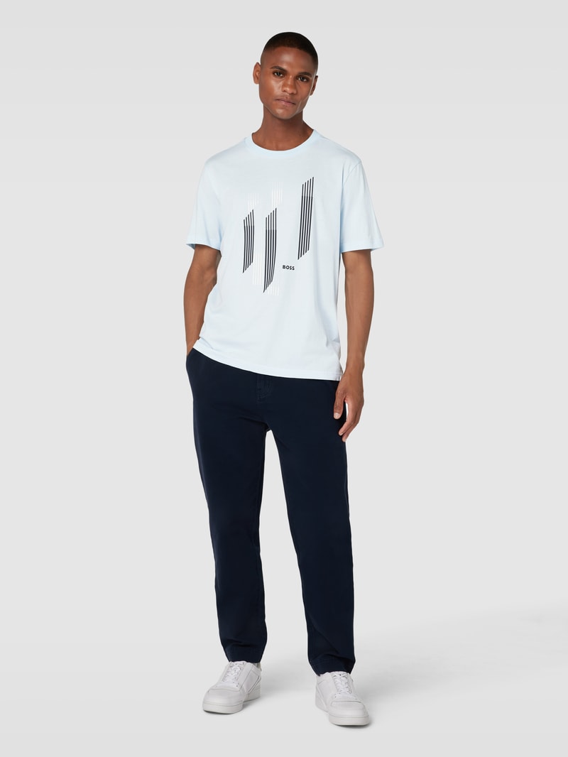 T-Shirt aus Baumwolle mit Label-Detail in hellblau meliert