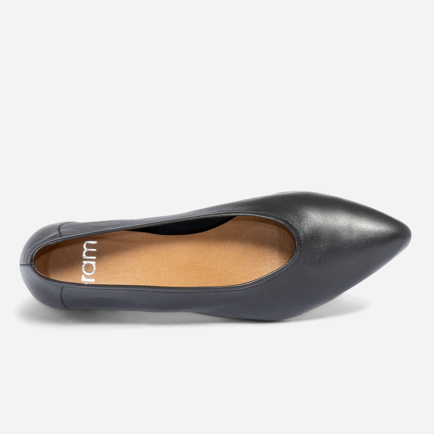 Escarpin noir en cuir à décolleté couvrant