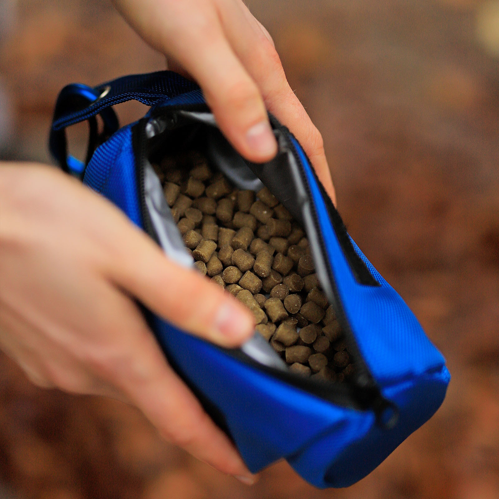 Lionto Snackbeutel Lionto Futterbeutel für Hunde, Trainingsdummy blau