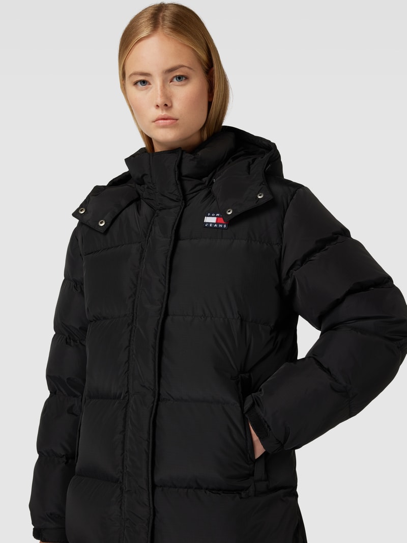 Steppmantel mit Kapuze in schwarz