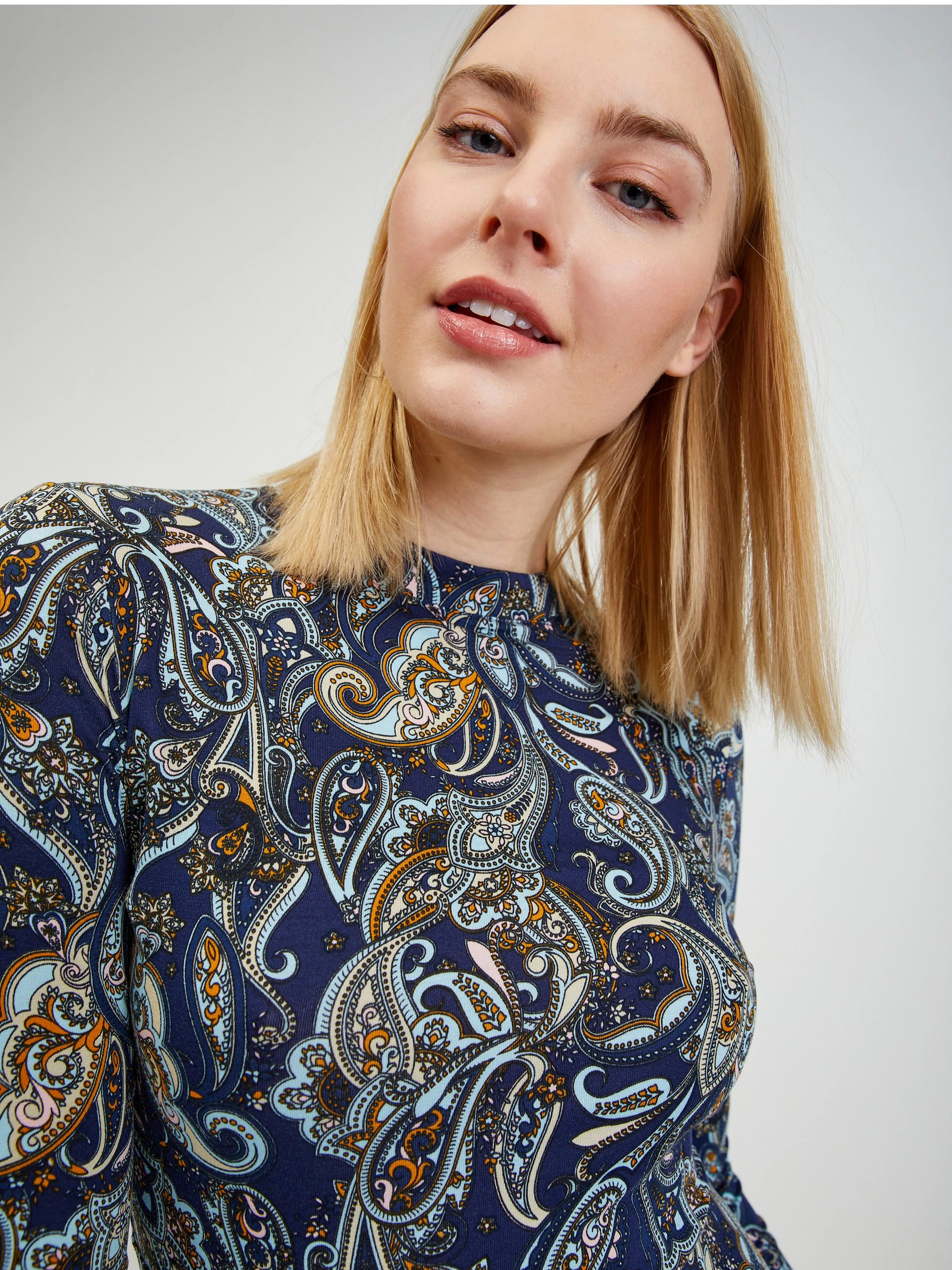 Dunkelblaues gemustertes Damenkleid ORSAY
