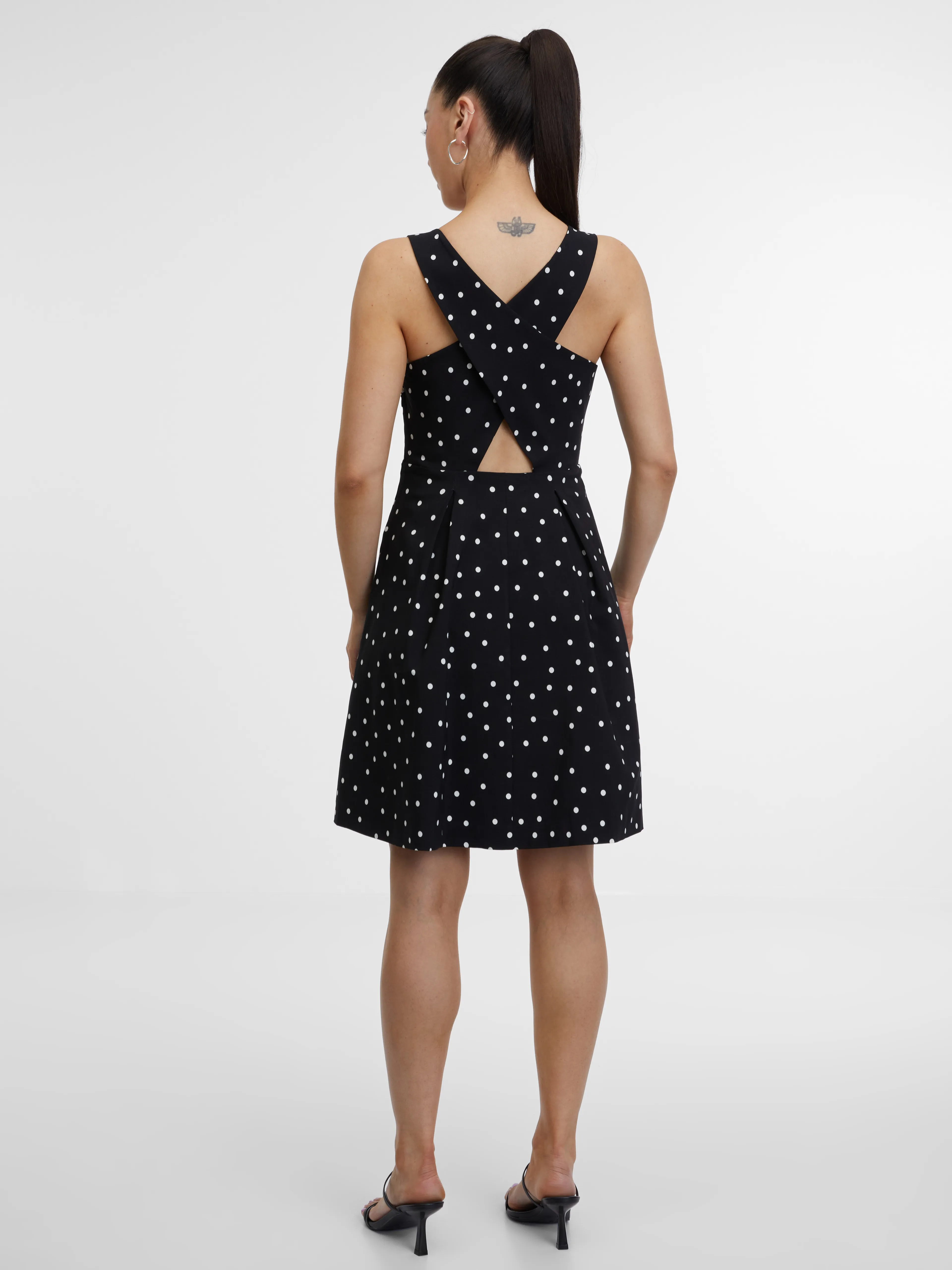 Schwarzes gepunktetes Damenkleid ORSAY