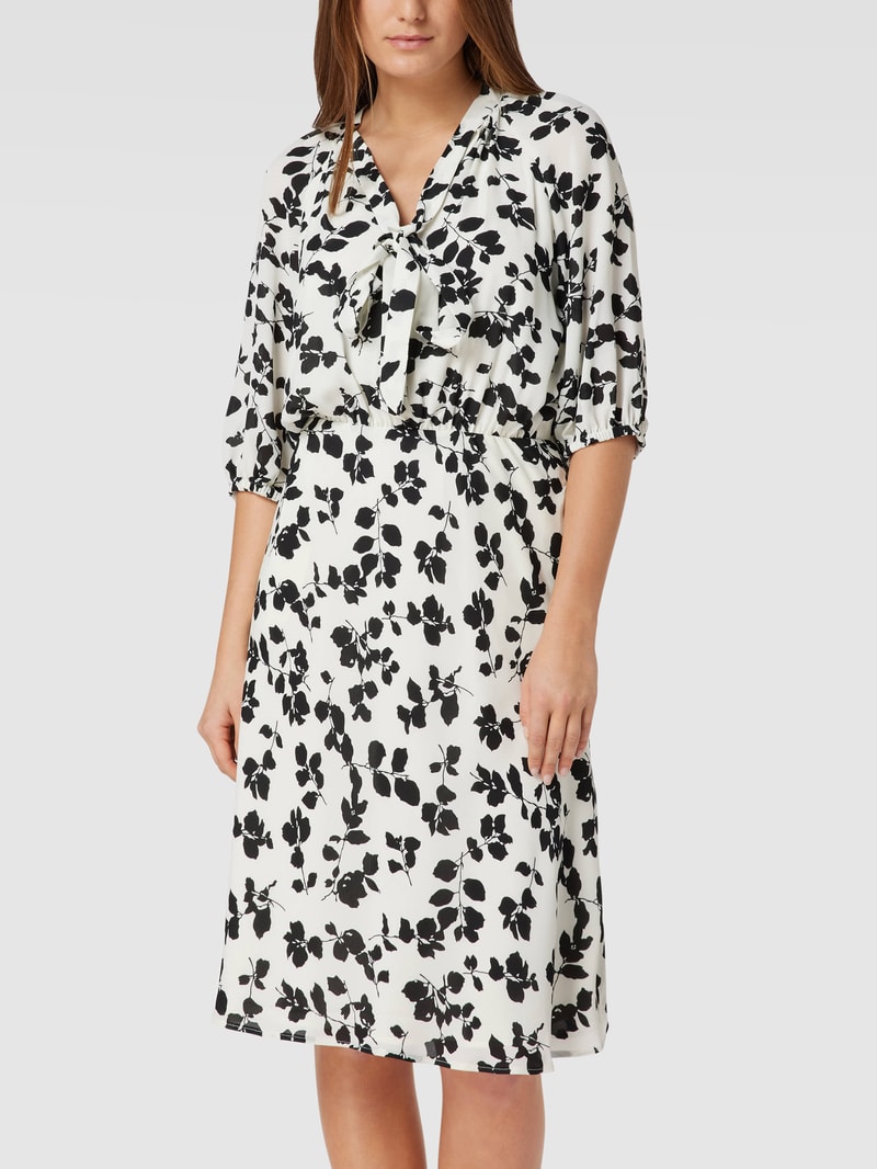 Midikleid mit floralem Muster in offwhite