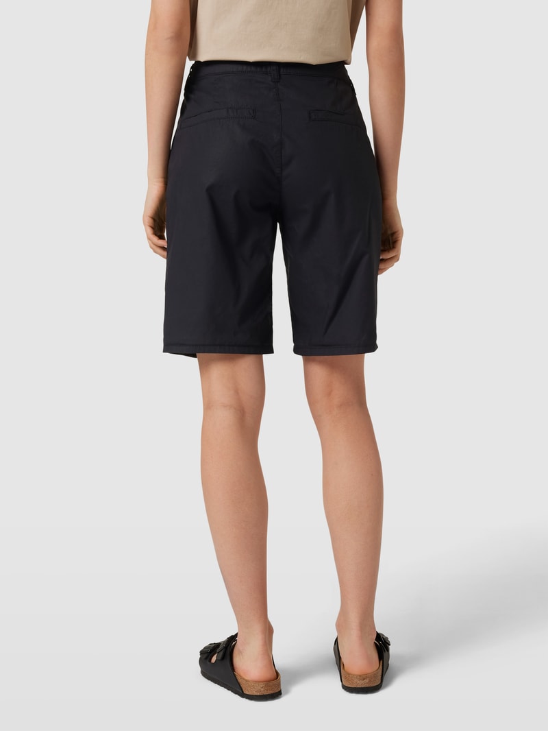 Chinoshorts mit seitlichen Eingrifftaschen in schwarz