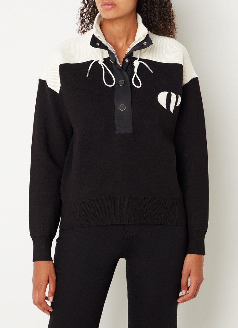 Puloverul minimalist tricotat fin de Claudie Pierlot are o închidere cu fermoar pe jumătate și logo brodat.