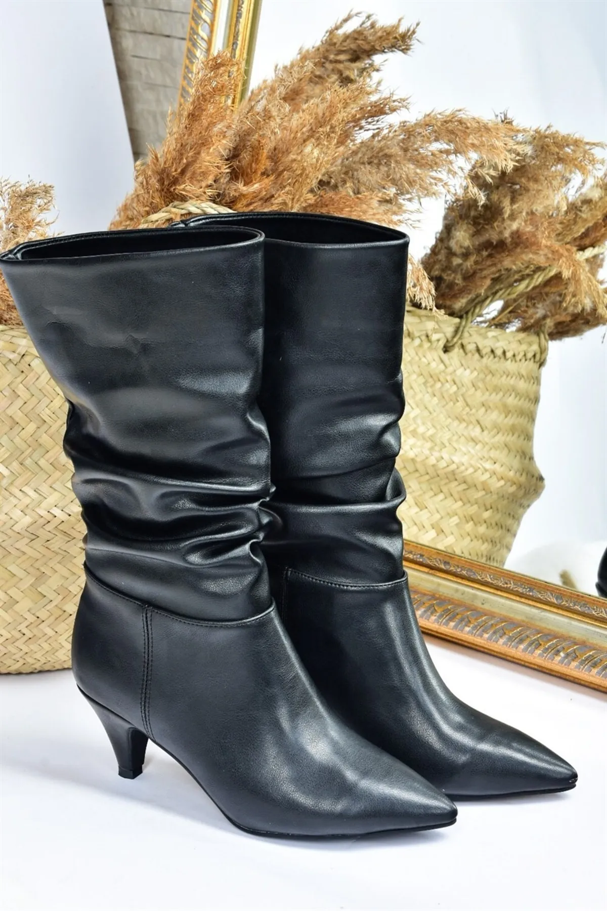 Fox Shoes  Schwarze Damenstiefel mit kurzem Absatz und Kordelzug, L404810609