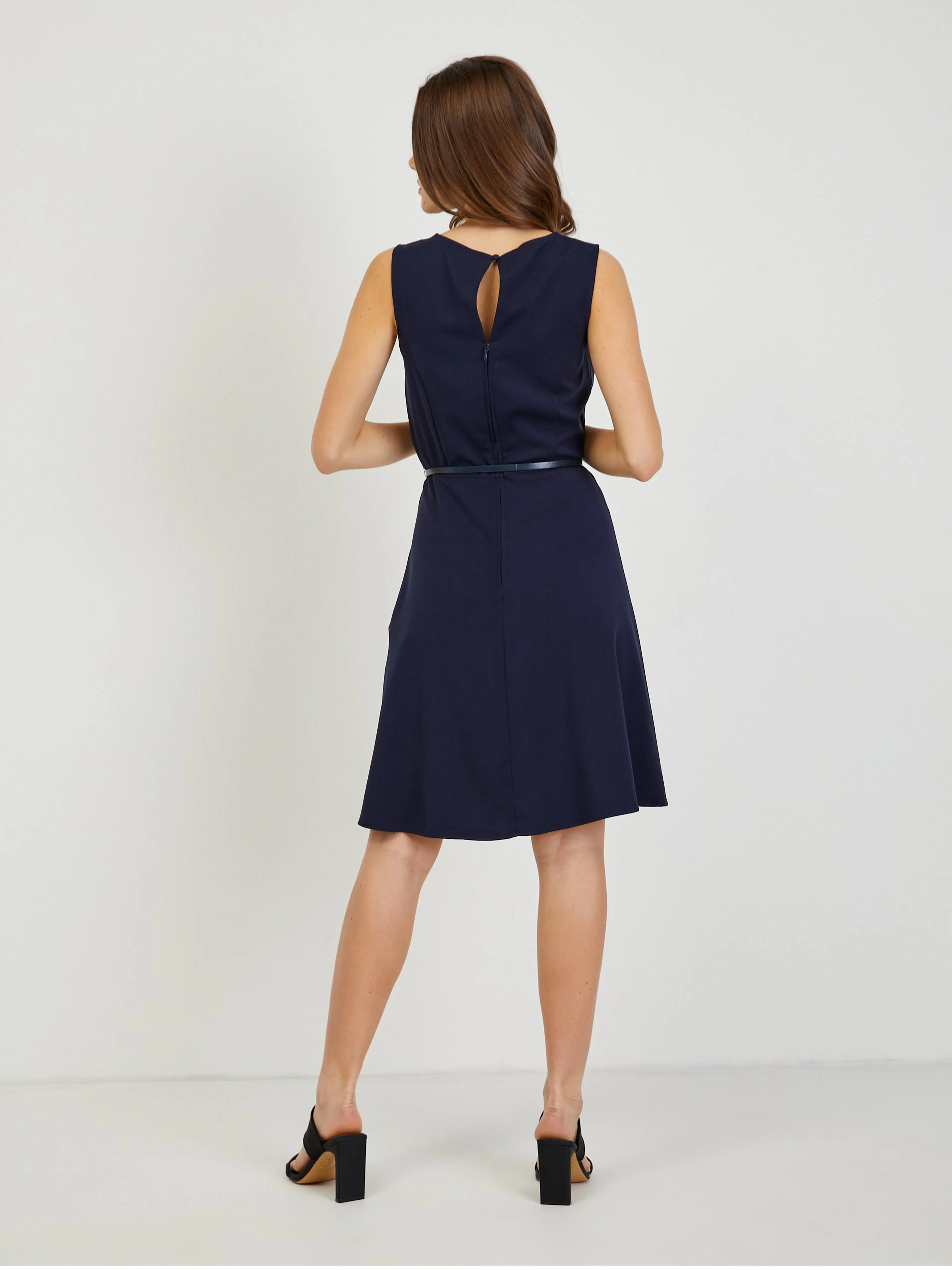 Dunkelblaues Damenkleid mit Gürtel ORSAY