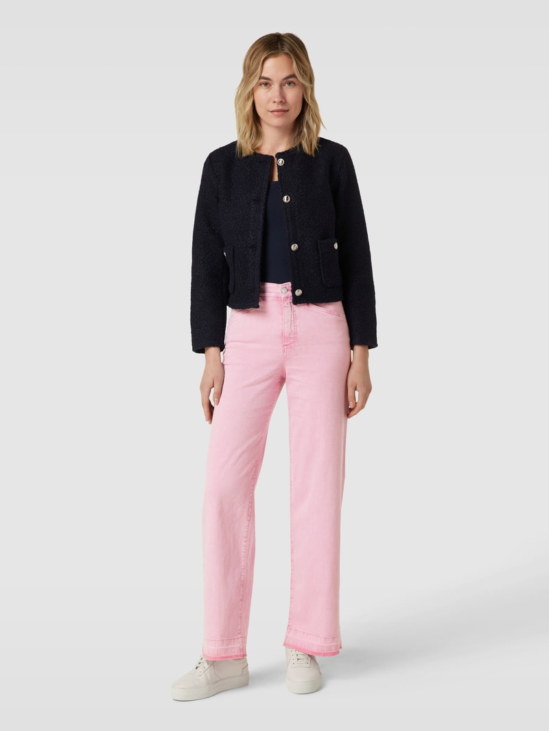 High Waist Jeans mit Gesäßtaschen in flieder