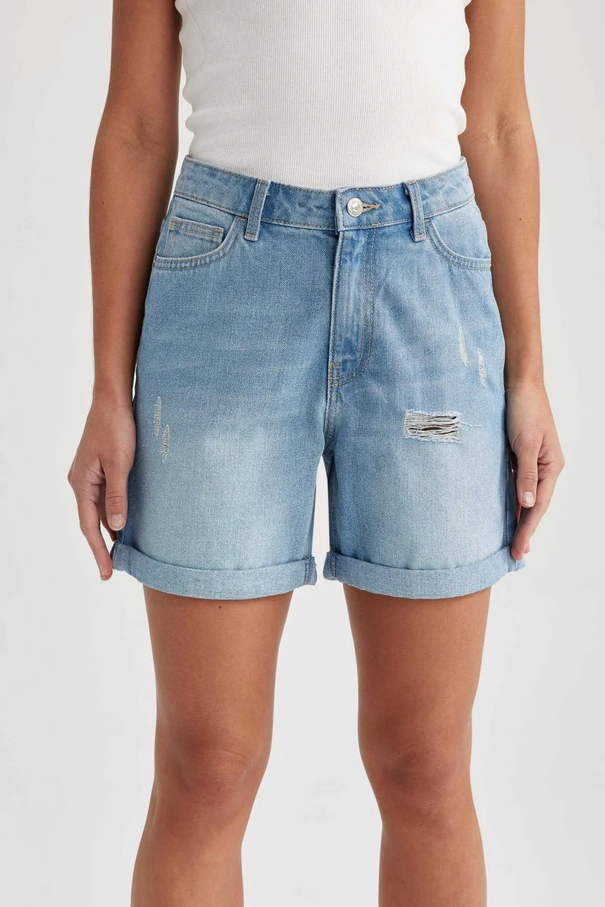 DeFacto  Boyfriend-Jeansshorts mit normaler Taille und umgeschlagenem Bein A2690ax23sm