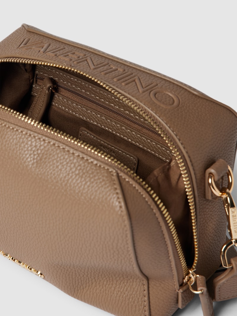 Clutch mit Strukturmuster Modell 'PATTIE' in taupe