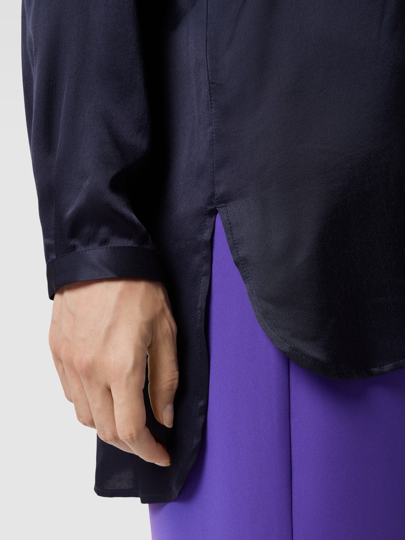 Hemdbluse mit verlängertem Rückenteil in marineblau
