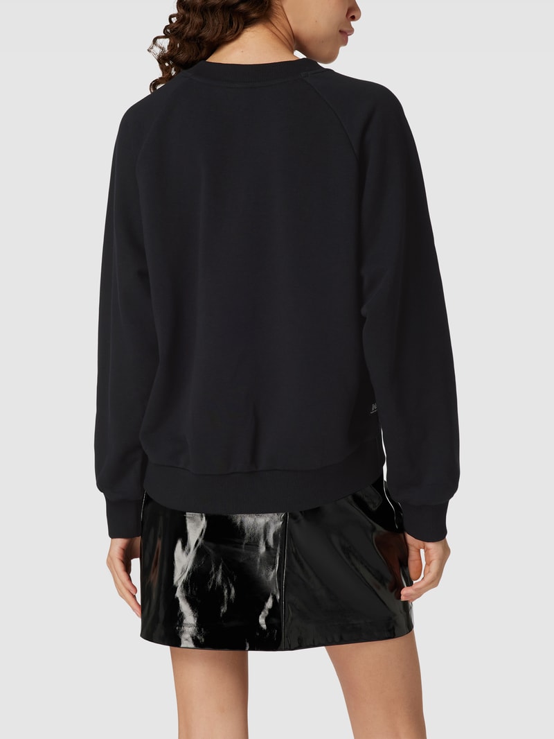 Sweatshirt mit Label-Print Modell 'Essentials Graphic' in schwarz
