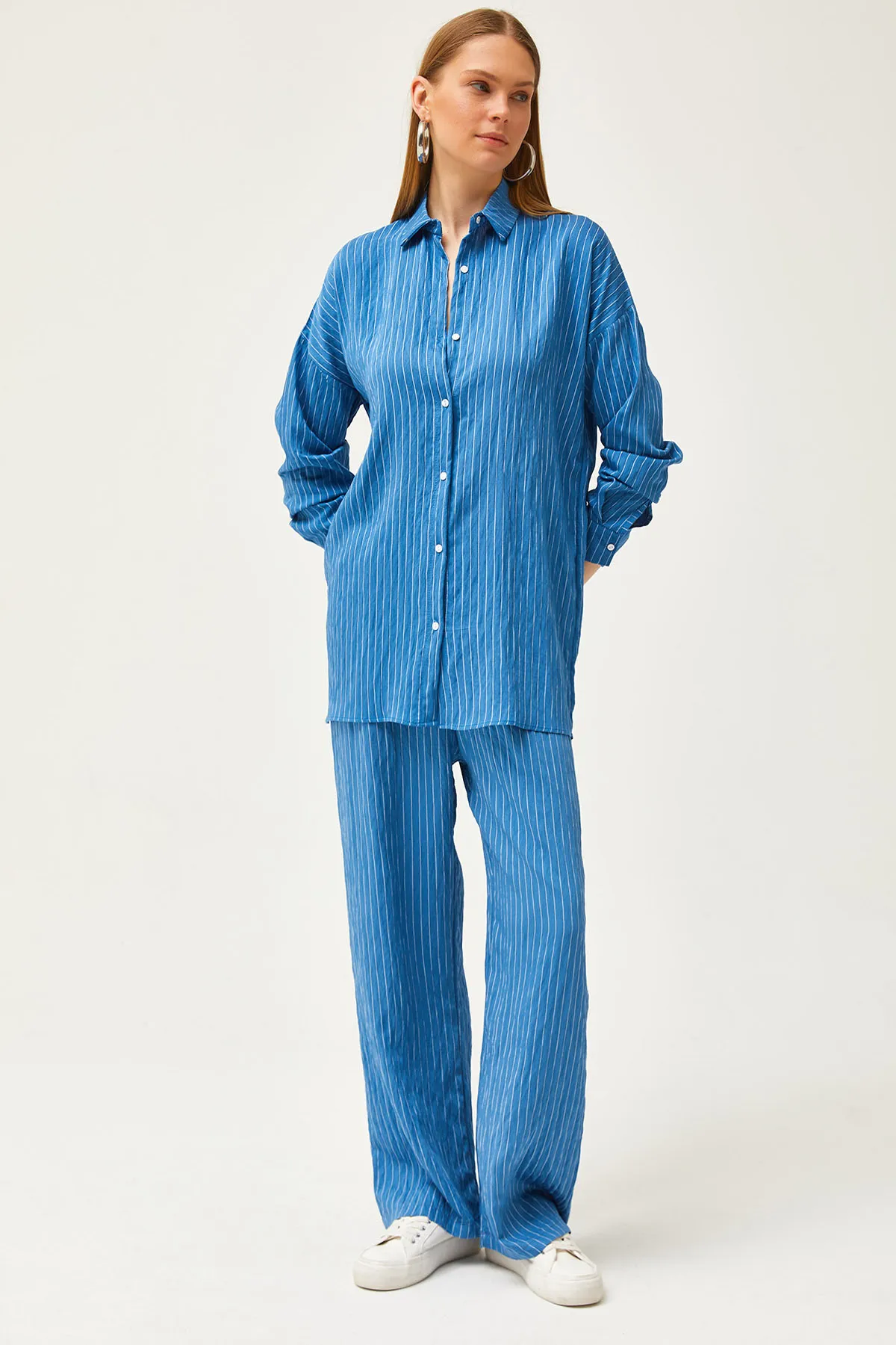 Olalook  Damen-Set mit indigoblau gestreiftem Hemd und Hose TKM-19000282