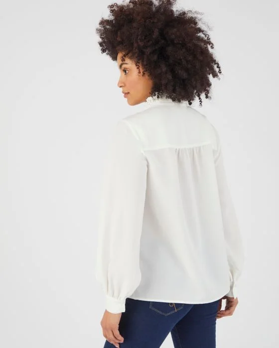 Chemisier esprit jabot brodé