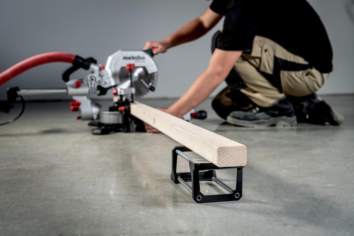 Metabo 613216000 KGS 216 M Miter saw with pull function