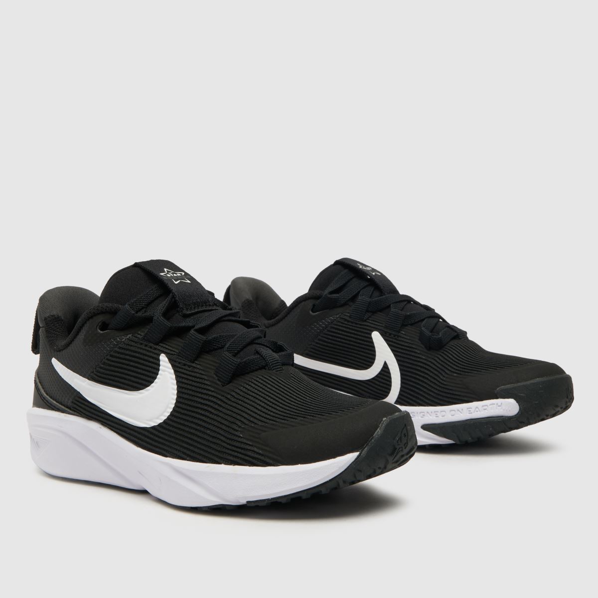 Nike svarta och vita Star Runner 4 Junior-träningsskor