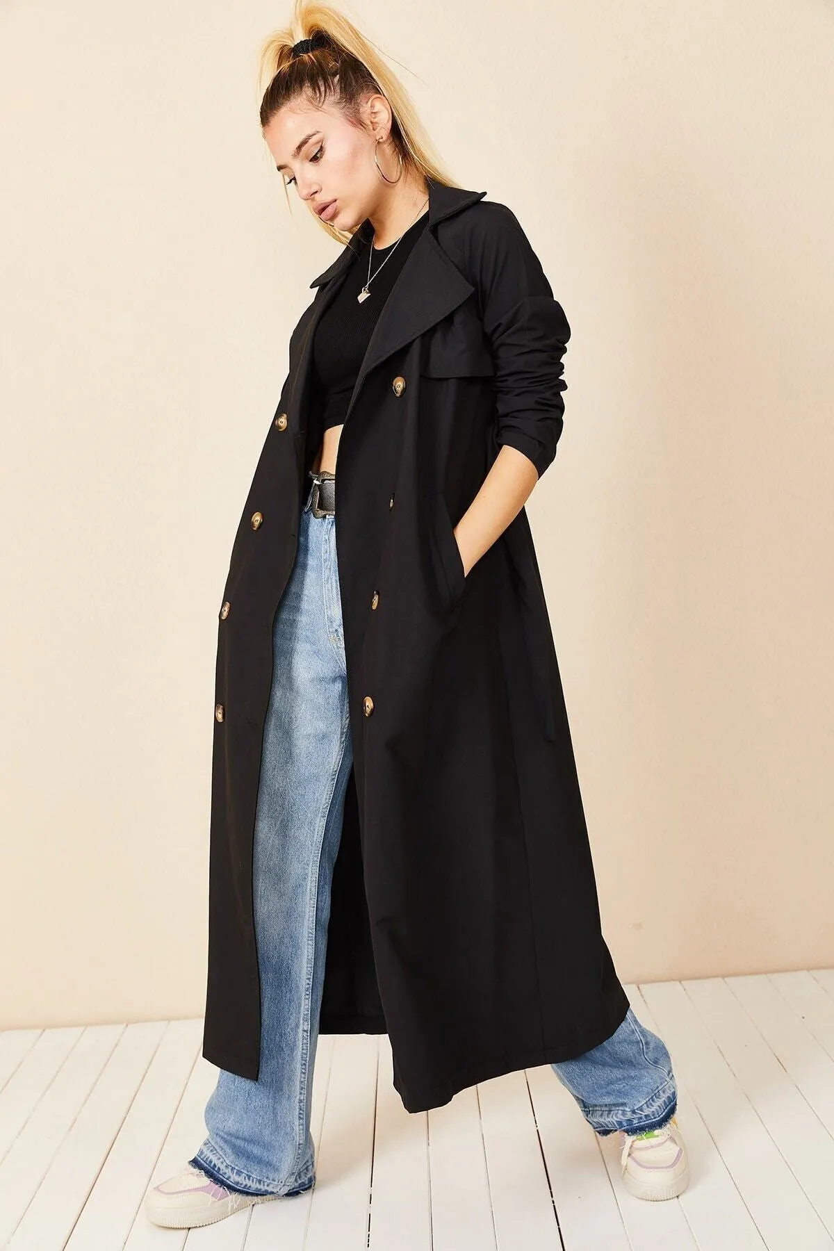 VOLT CLOTHİNG  Schwarzer Trenchcoat mit Schalkragen und Knöpfen für Damen