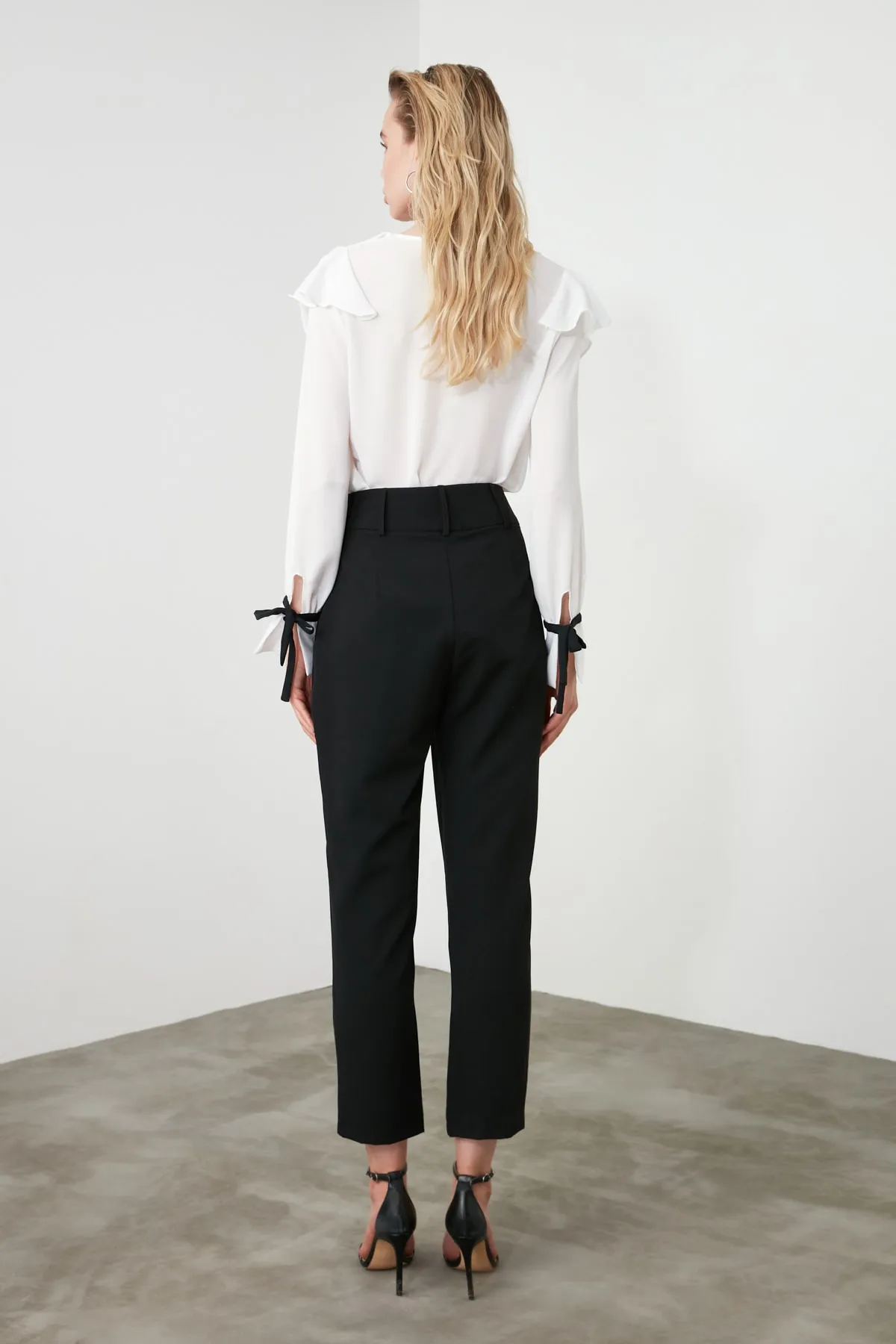 Trendyol Collection  Schwarze Webhose mit weitem Bein TWOSS19WX0086