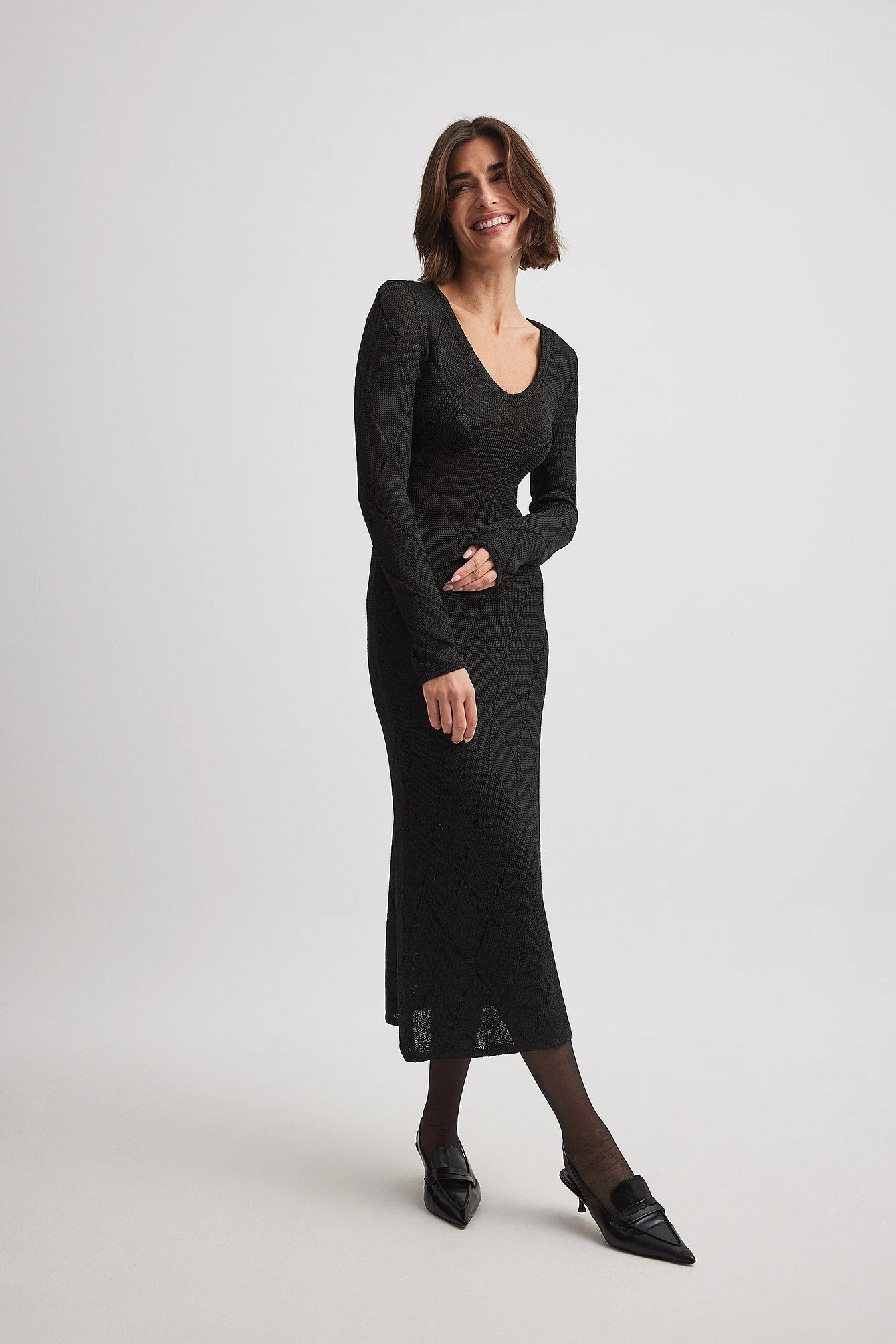 Gestricktes Midikleid mit V-Ausschnitt