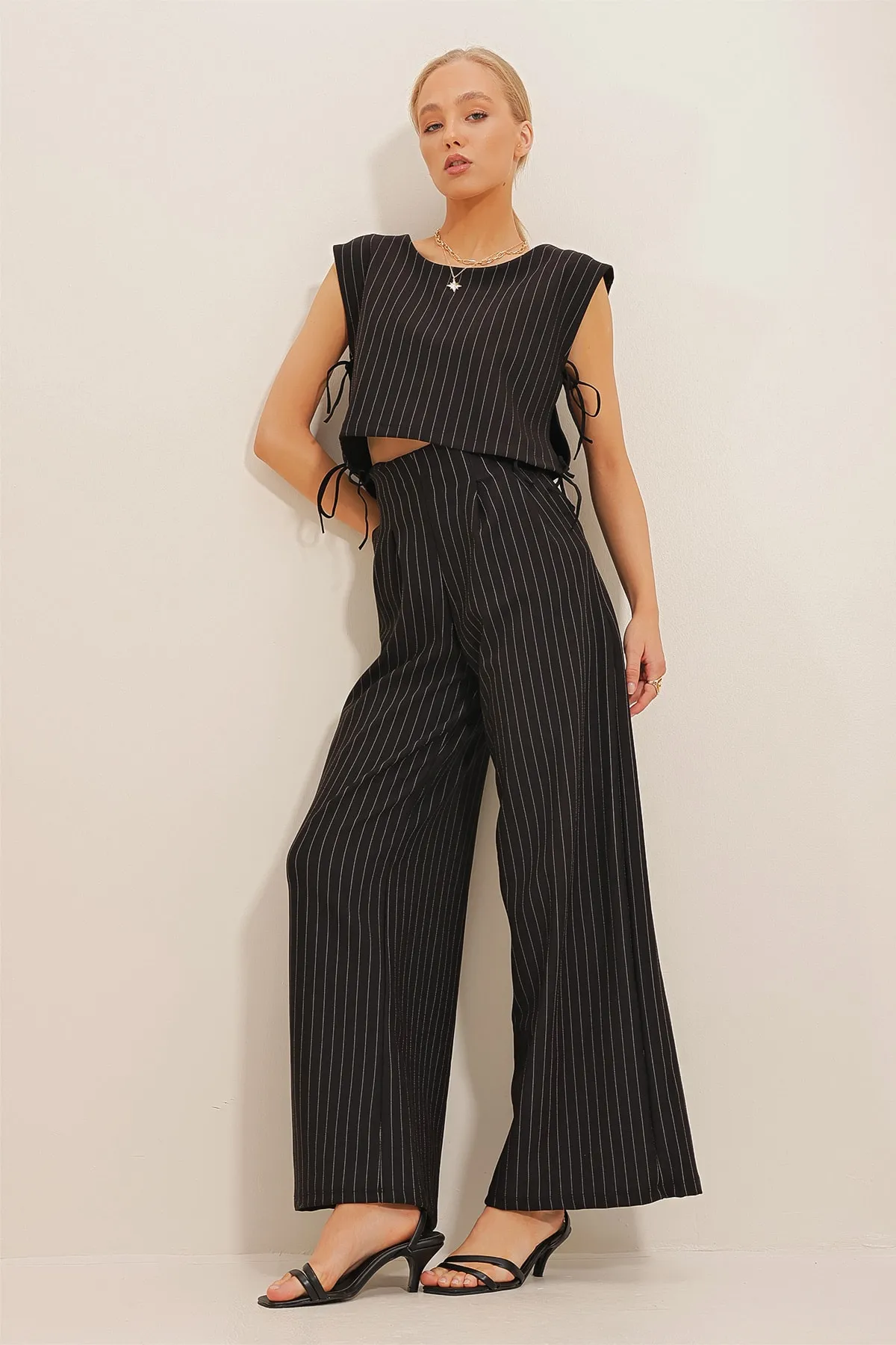 Trend Alaçatı Stili  Schwarzes Crop-Top und Palazzo-Hose mit Streifen für Damen, Doppelset ALC-X10645