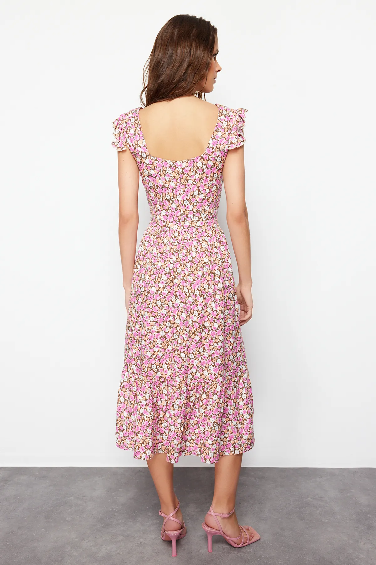 Trendyol Collection  Lila gemustertes Viskose-Webkleid mit quadratischem Kragen