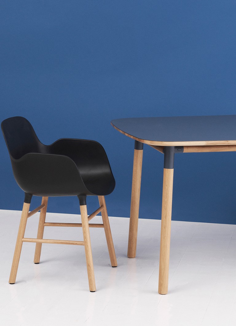 Fotoliu Normann Copenhagen Form cu picioare din stejar