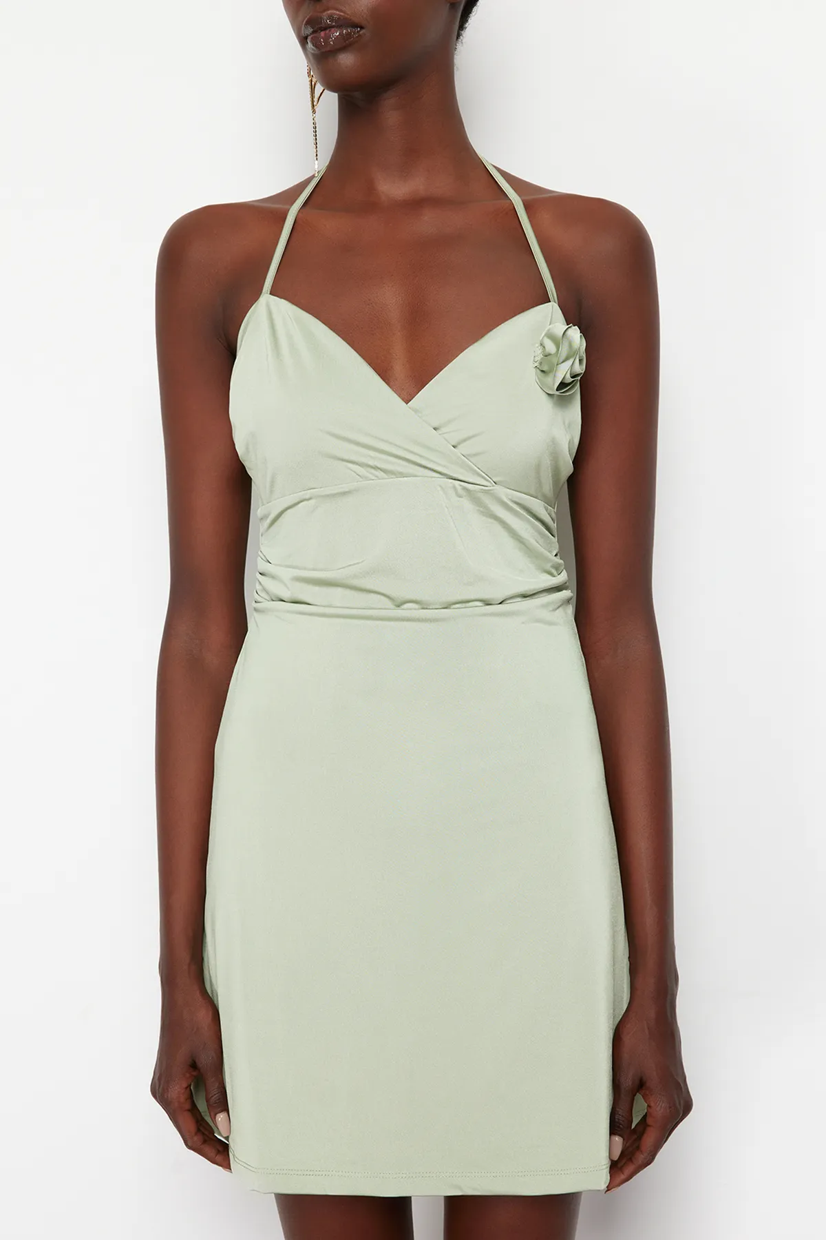 Trendyol Collection  Hellgrünes, tailliertes/Skater-Strickkleid mit Blumendetail, elegantes Abendkleid TPRSS24EL00107