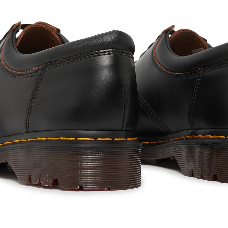 Dr. Martens 8053 5 Eye Shoe black vintage smooth