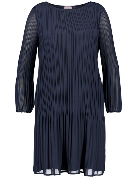 Leicht ausgestelltes Plisseekleid