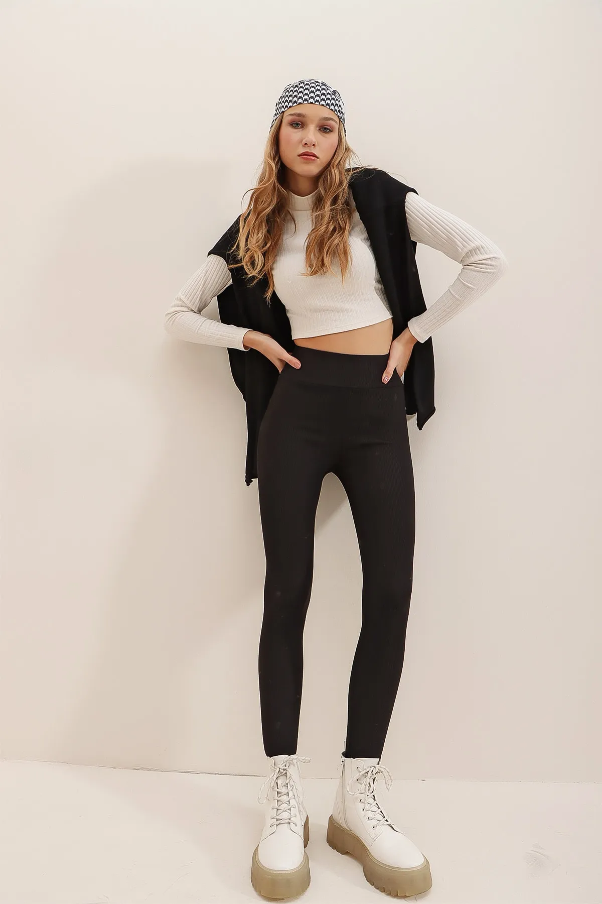Trend Alaçatı Stili  Schwarze gerippte Lycra-Ottoman-Leggings mit hoher Taille für Damen ALC-X7328