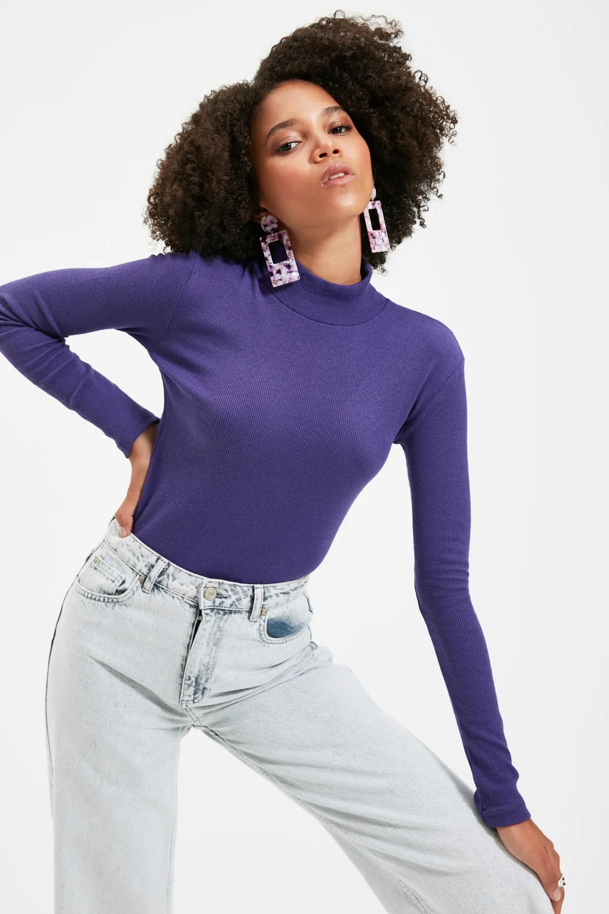 Trendyol Collection  Lila, taillierte, hochgeschlossene, langärmlige, gerippte, dehnbare Strickbluse TWOAW21BZ0423