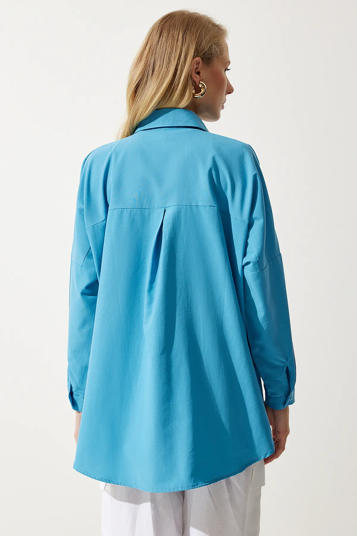 Happiness İstanbul  Blaues Oversize-Lang-Basic-Shirt für Damen DD00842