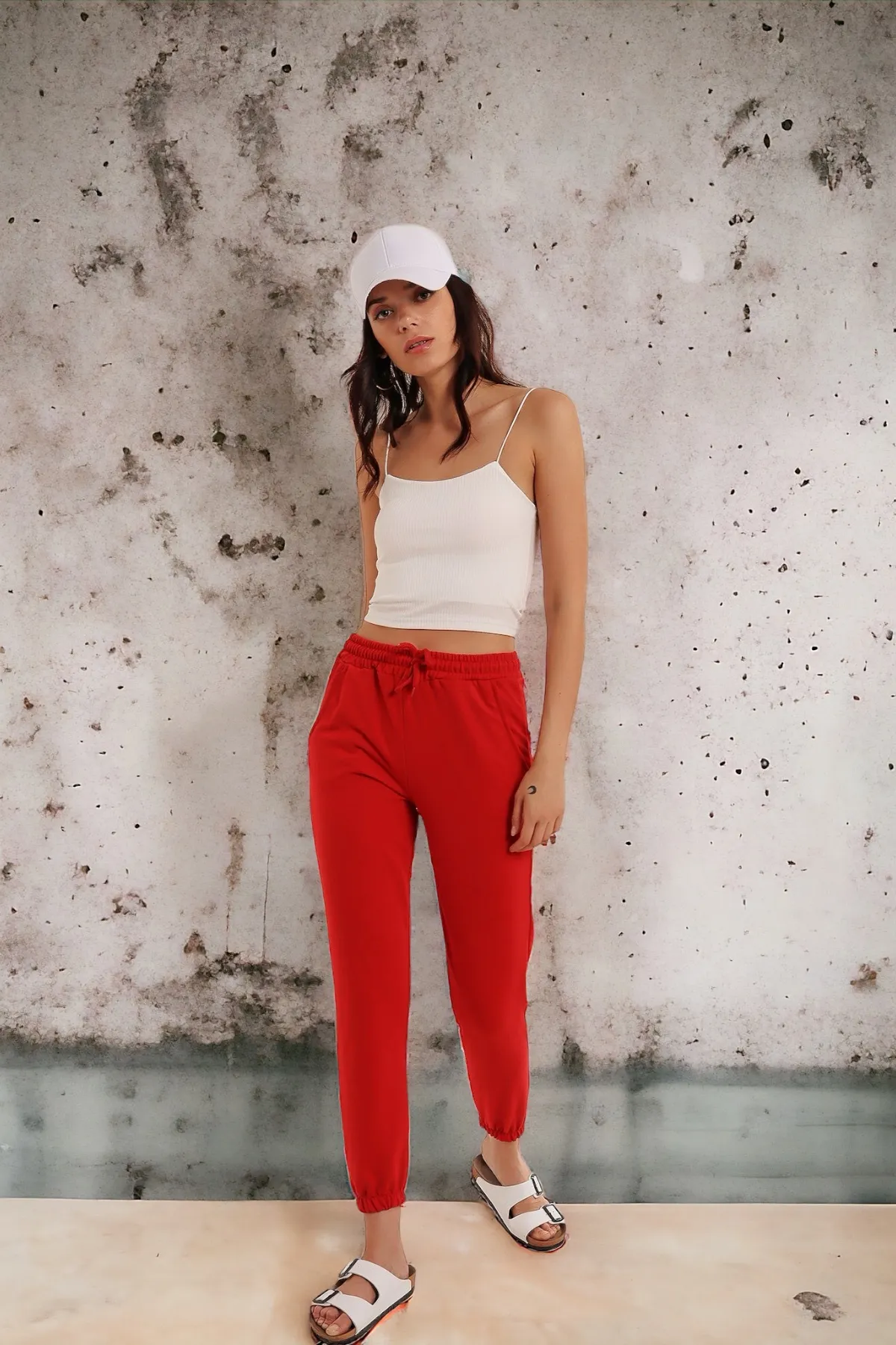 HAKKE  Rote Jogginghose mit Taschen für Damen