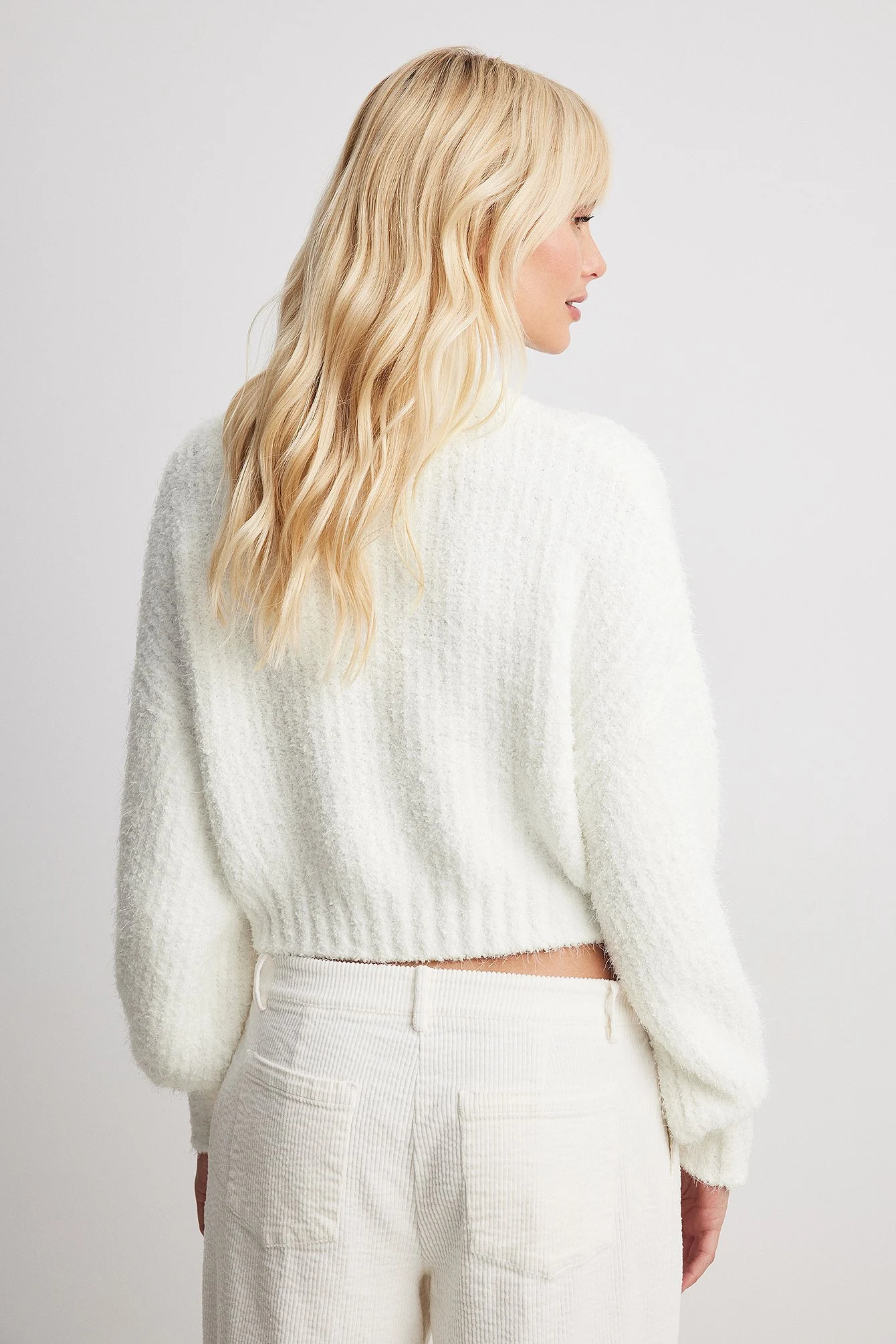 Flauschiger Strickpullover mit Rollkragen