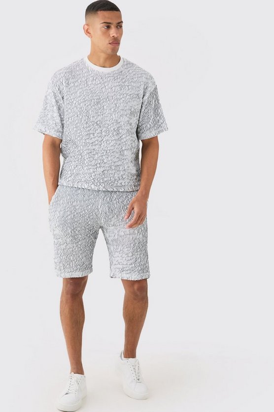 Zweifarbiges kastiges T-Shirt und Shorts