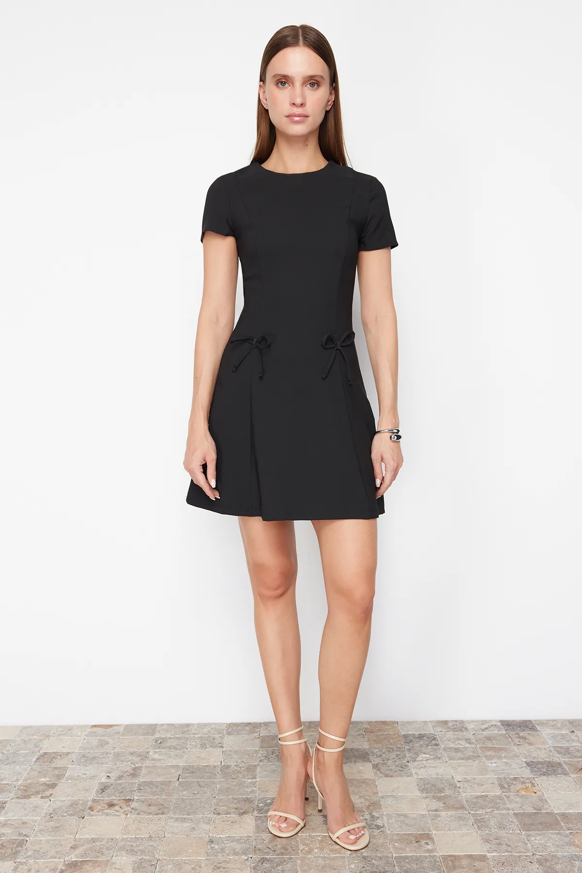 Trendyol Collection  Schwarzes gewebtes Minikleid TWOSS24EL00803