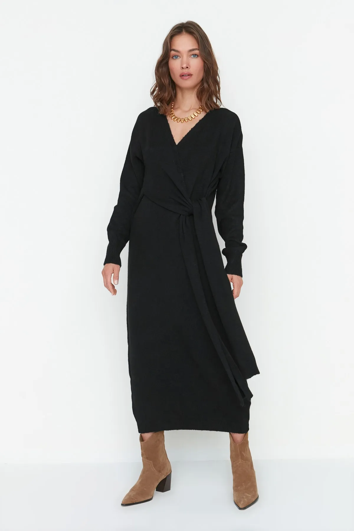 Trendyol Collection  Schwarzes, zweireihiges Strickkleid mit Kragen und Krawatte