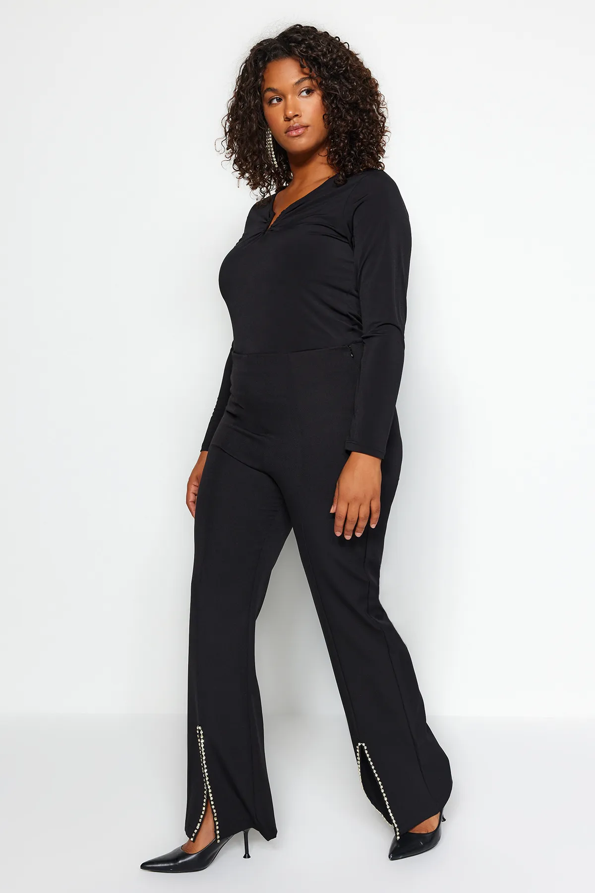 Trendyol Curve  Schwarze, mit Steinen verzierte Finike-Webhose TBBSS23AR00037