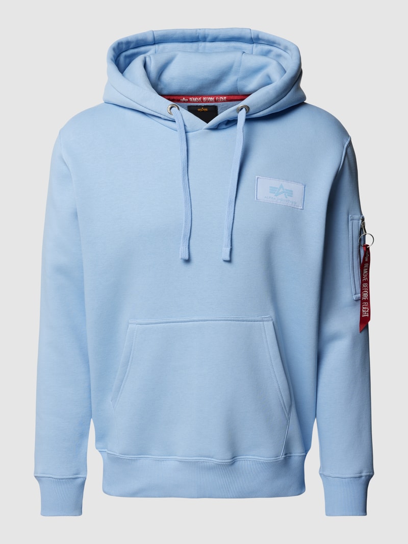 Hoodie mit Label-Patch in hellblau
