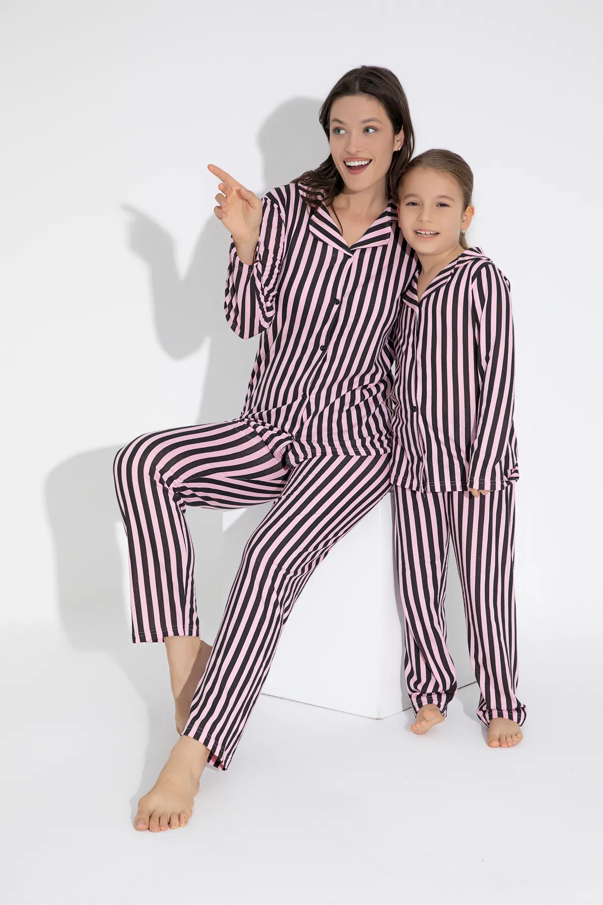 STRAWBERRY  Pyjama-Set aus Baumwolle mit Knöpfen
