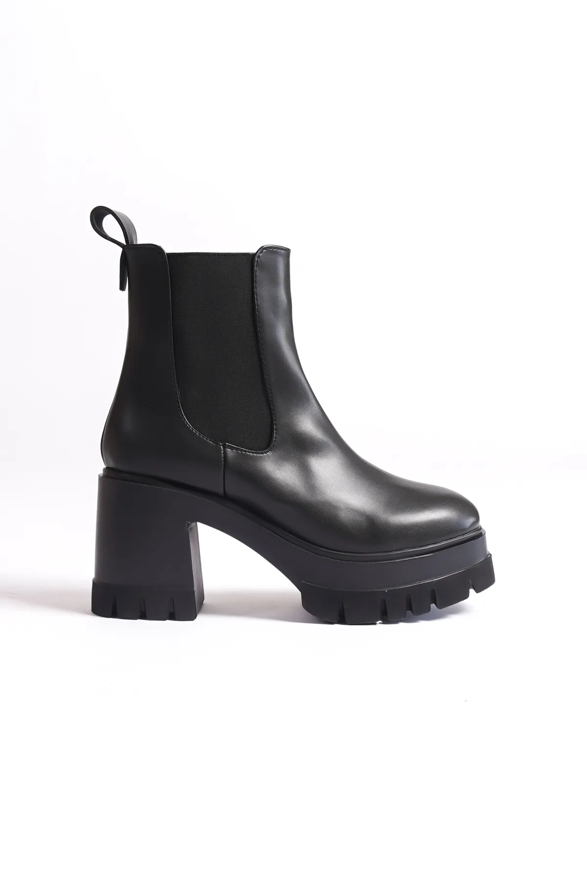 Capone Outfitters  Damenstiefel mit runder Spitze, seitlichem Gummizug und mittelhohem Absatz