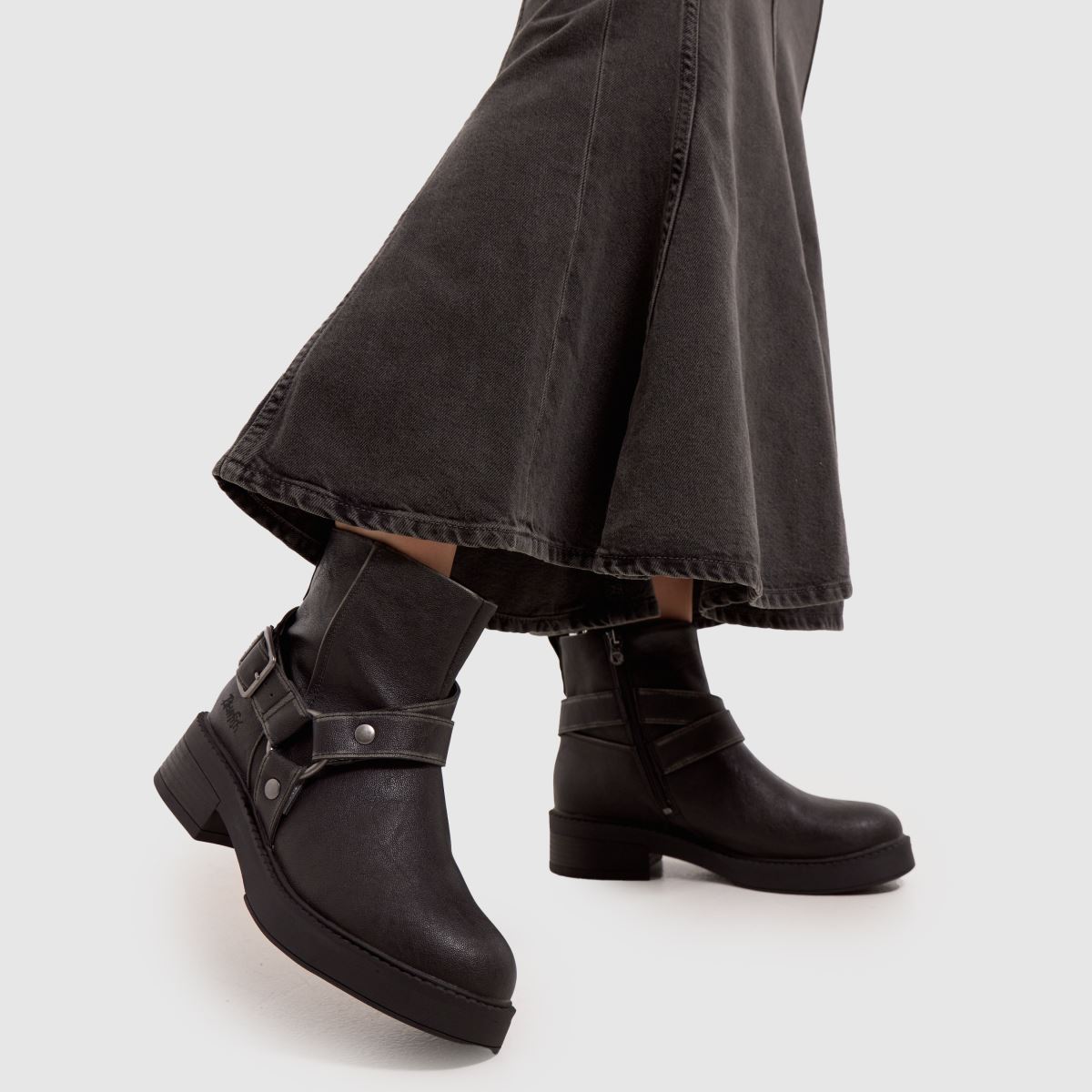 Blowfish Malibu – Svarta bikerboots med v-ringning