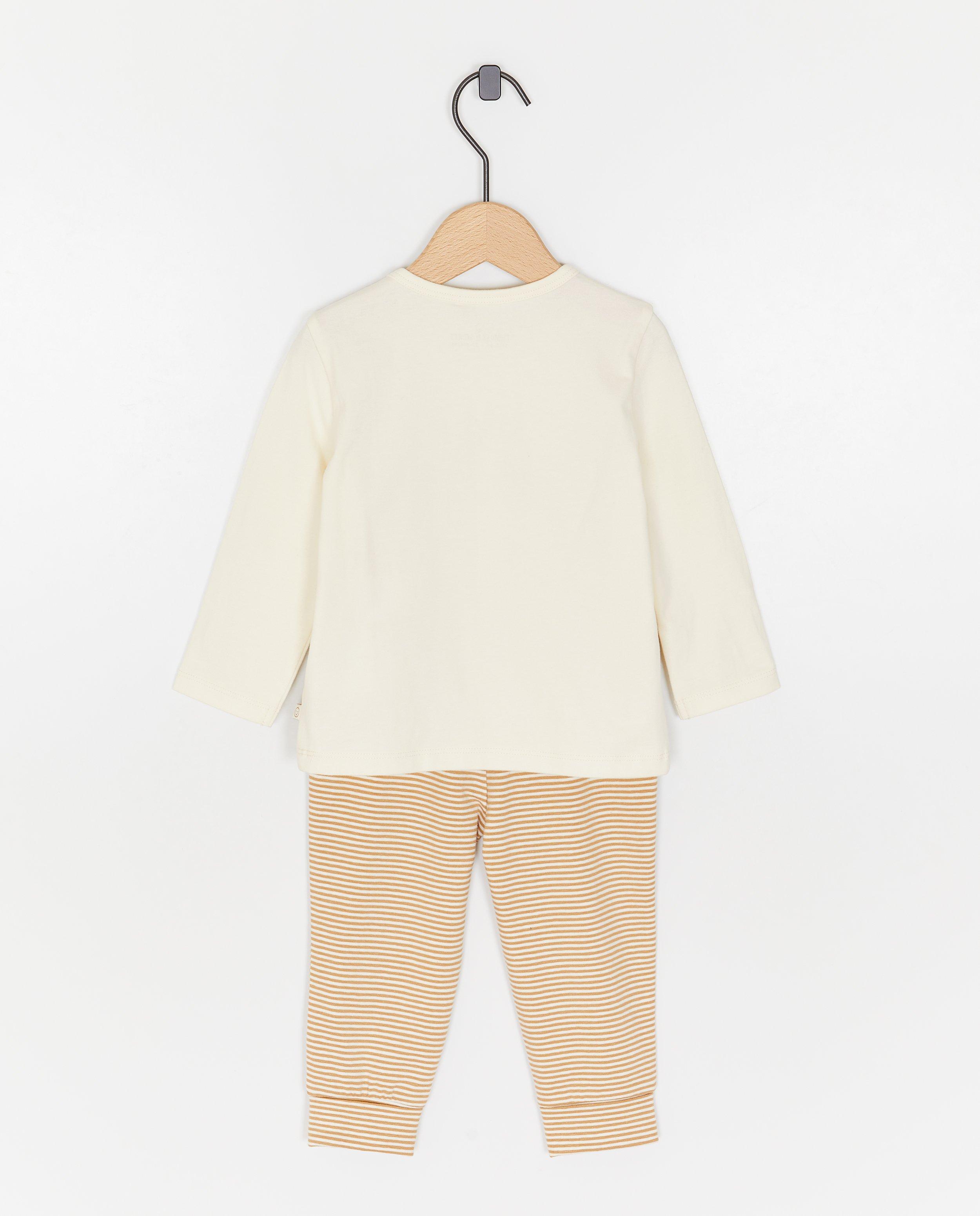 Pijamale Cuddles and Smiles cu imprimeu de girafă, albe